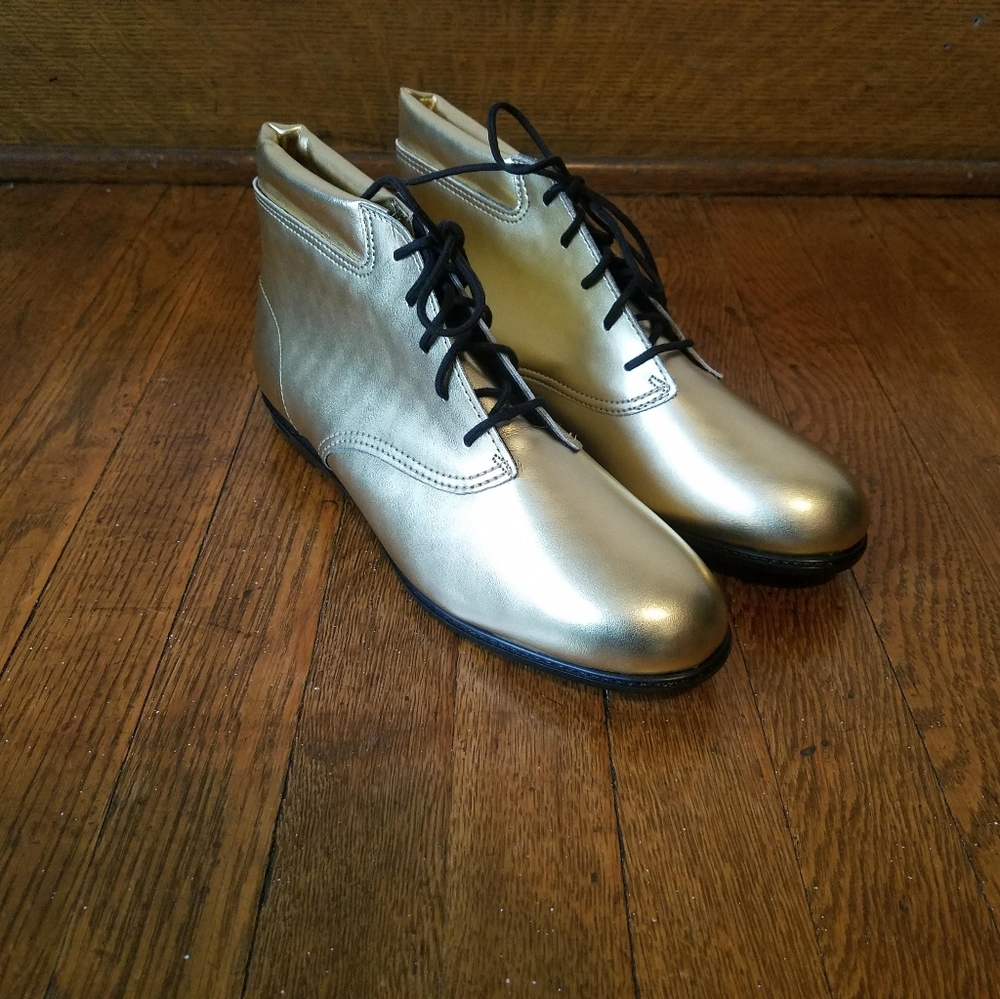 Outdorables Gold bootie 8.5